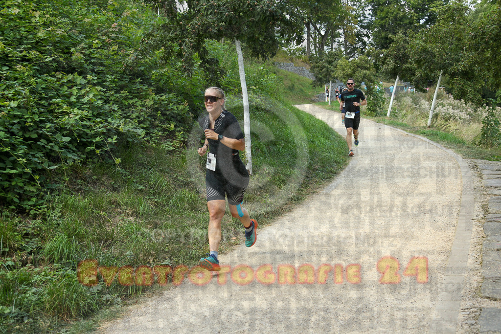 250824_1433_EX1_6608 | Sportfotografie im Rhein-Sieg Kreis, Köln, Bonn, NRW, Rheinland Pfalz, Hessen, etc. Unser Tätigkeitsfeld umfasst den Laufsport vom Volkslauf über den Marathon, Duathlon, Triathon bis zum Ultralauf wie Kölnpfad Ultra oder Schindertrail.