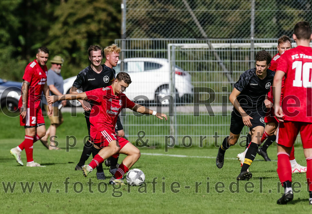 2023-09-17_041_DJK_Ottenhofen_gegen_FC_Finsing_II | Ottenhofen, Deutschland, 17.09.2023:
Fußball, Kreisklasse 2023 / 2024, 7. Spieltag, DJK Ottenhofen gegen FC Finsing II, Endergebnis: 3:0

Vincent Schäfer (FC Finsing, #12), Thomas Lippacher (DJK Ottenhofen, #19)

Foto: Christian Riedel / fotografie-riedel.net