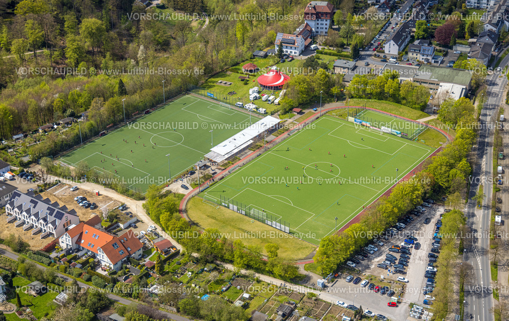 Velbert230407462 | Luftbild, Sportplatz BLF Arena, Fußballspieler, Velbert, Ruhrgebiet, Nordrhein-Westfalen, Deutschland