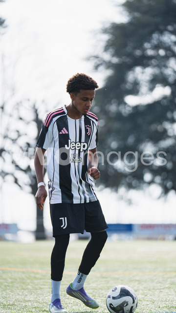 juv_lut_fmachado-0069 | Images from the Juniors B match between Juventus Academy and FC Lutry, played on 18 March 2026 in Lutry, Switzerland, featuring players, coaching staff and match action throughout the game.