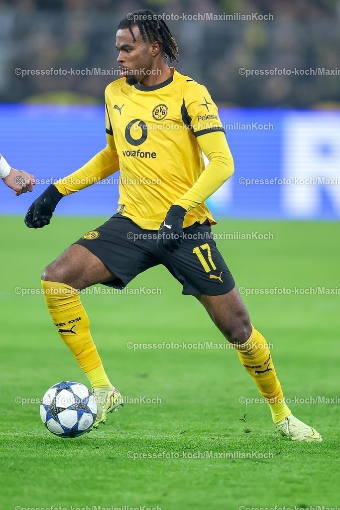 UCL25112501106 | 25.11.2025, Fußball, UEFA Champions League, Borussia Dortmund - FC Villarreal, BVB Stadion, 5. Spieltag, Saison 2025 2026: Carney Chukwuemeka (BVB #17)   Regulations prohibit any use of photographs as image sequences and or quasi-video.
