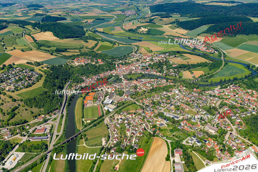 Das Luftbild der Stadt Harburg wurde 2022 vom Flugzeug heraus erstellt (keine Drohnen-Aufnahmen) Aufnahmehöhe ca.450 Meter- hohe Bildauflösung und Druck-Qualität. Garantiert!