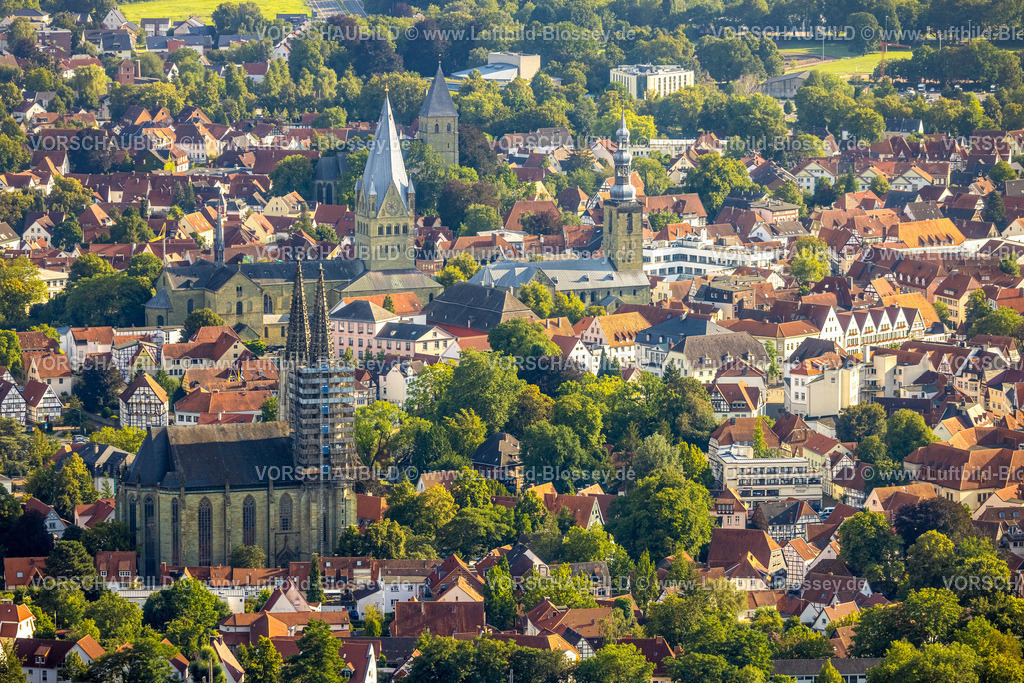 Soest230806095 | Luftbild, Innenstadtansicht, Altstadt, evang. Kirche Sankt Maria zur Wiese, St. Petri Alde Kerke, St. Patrokli-Dom, Sankt Pauli Kirche, Soest, Soester Börde, Nordrhein-Westfalen, Deutschland
