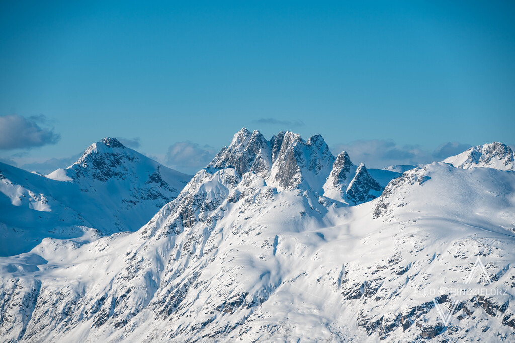 Fotografie_Leo_Schindzielorz_NO_Winter_Tromso_Botnfjellet_20230322_A7400113_org | Atmosphärische Landschaftsbilder & Drohnenaufnahmen aus dem Allgäu, Tirol, Südtirol & der Schweiz – ideal für Leinwanddrucke & zur stilvollen Raumgestaltung. - Realisiert mit Pictrs.com