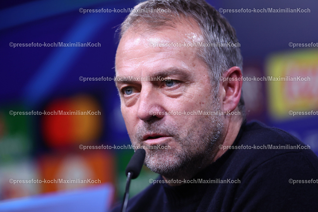 UCL11122401121 | 11.12.2024, UEFA Champions League, Borussia Dortmund - FC Barcelona, 8. Spieltag, Signal Iduna Park, Saison 2024 2025: Cheftrainer Hans-Dieter Hansi Flick (Barca) bei der Pressekonferenz nach dem Spiel