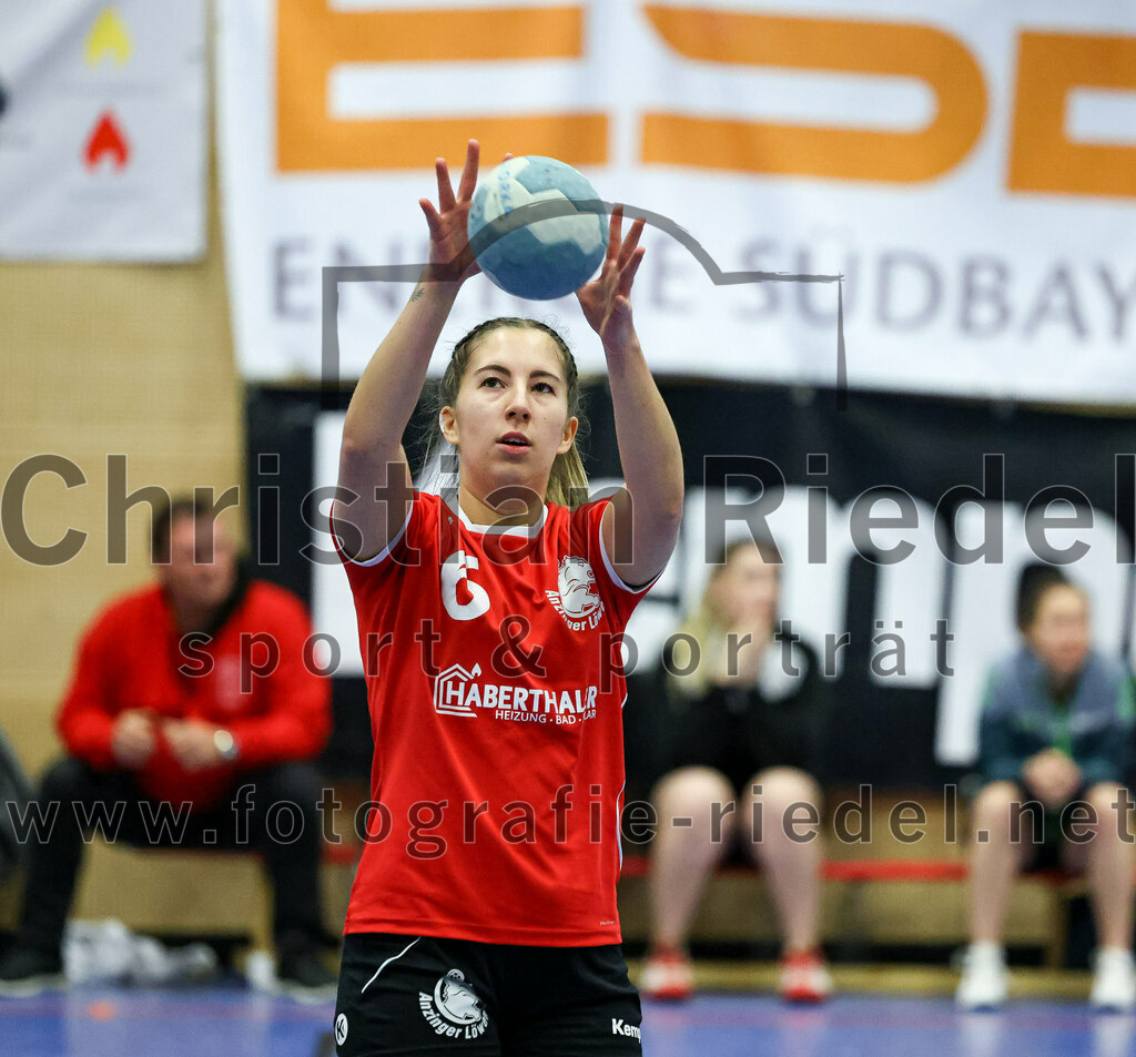 2022-12-04_062_SV_Anzing_gegen_TSV_Uebersee | Anzing, Deutschland, 04.12.2022:
Handball, Bezirksliga 2022 / 2023, 8. Spieltag, SV Anzing gegen TSV Übersee, Endergebnis: 29:24

Denise Bäumler (SV Anzing, #6)

Foto: Christian Riedel / fotografie-riedel.net