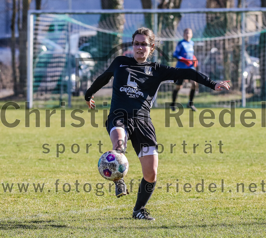 2024-02-25_053_FC_Schwaig_gegen_TSV_Eching | Oberding, Deutschland, 25.02.2024:
Fußball, Bezirksliga 2023 / 2024, Testspiel, FC Schwaig gegen TSV Eching, Endergebnis: 0:5

Anja Mederl (TSV Eching, #18)

Foto: Christian Riedel / fotografie-riedel.net