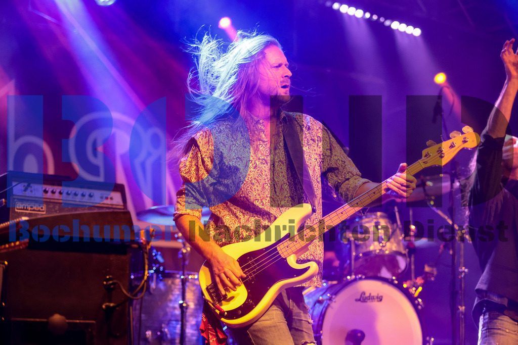 Purple Rising  {date} -  | {headline}(Foto: Sebastian Sendlak / BOND) - Realisiert mit Pictrs.com