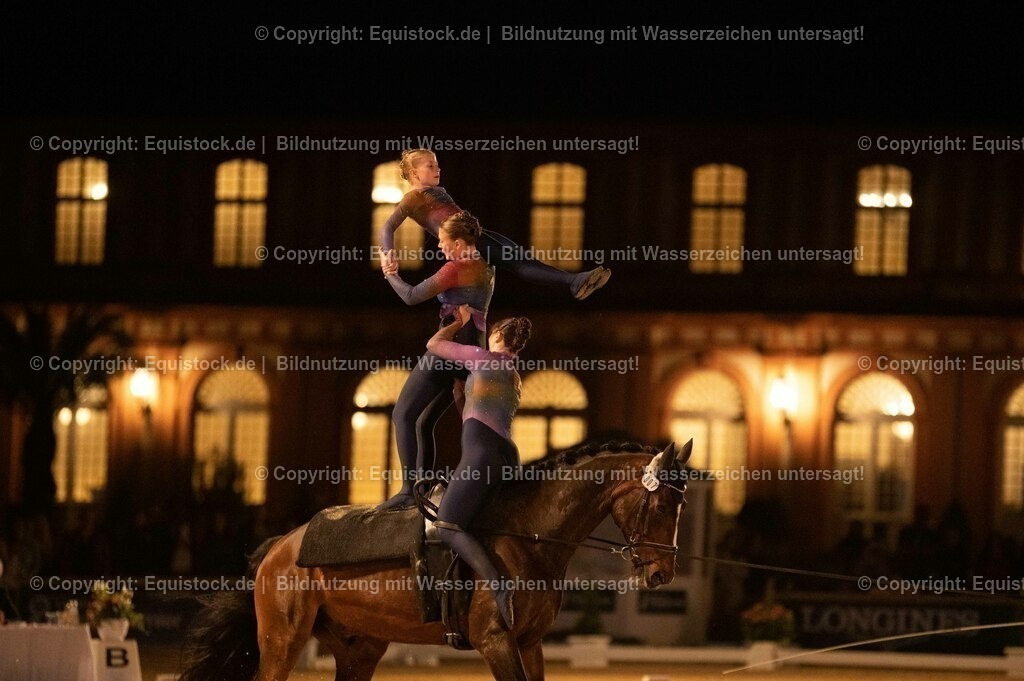 20230527_Voltigieren_NASPA_Flutlicht_1154 | equistock