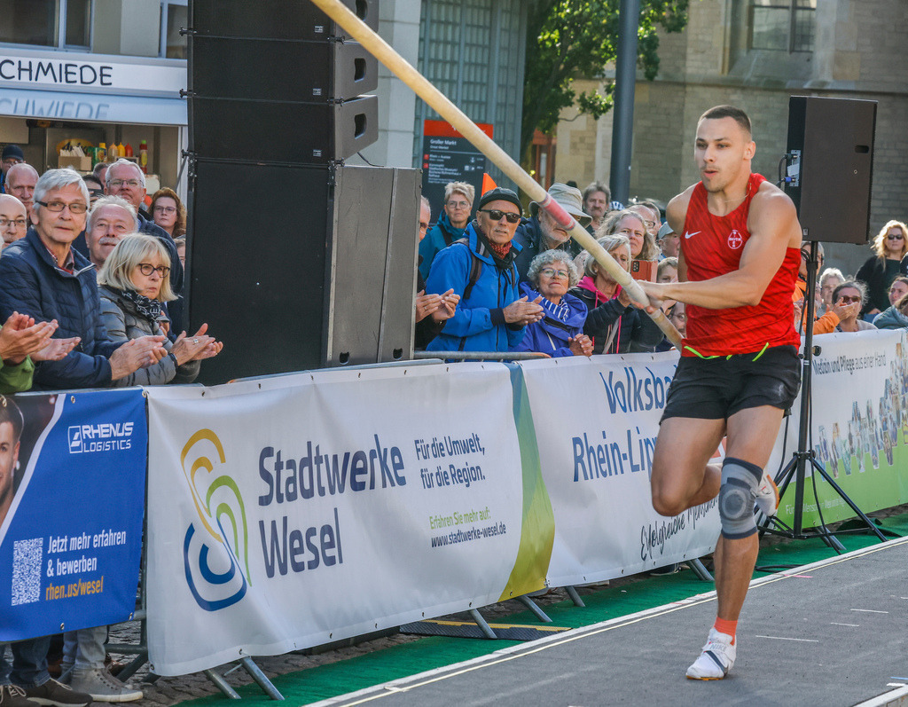 top-top.de 240913-109 | Foto, Video, Fotografie, Videografie, Fotobox, DJ, Discjockey, Musik, Musikbox, Veranstaltung, Photobooth, Amazon, Ebay, Buchtipp, Bestseller, Autor, Verlag, Buch, Wesel, Hamminkeln, NRW, Dinslaken, Rees, Drohne, Hochzeit, Party, Fotobox, Wesel, Fotograf