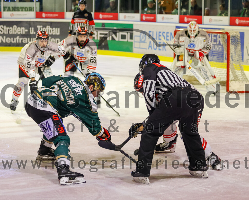 2025-12-14_136_TSV_Erding_gegen_ECDC_Memmingen_Indians | Erding, Deutschland, 14.12.2025:Eishockey, Oberliga Süd 2025 / 2026, 26. Spieltag, TSV Erding gegen ECDC Memmingen Indians, Endergebnis: 1:2Foto: Christian Riedel / fotografie-riedel.net