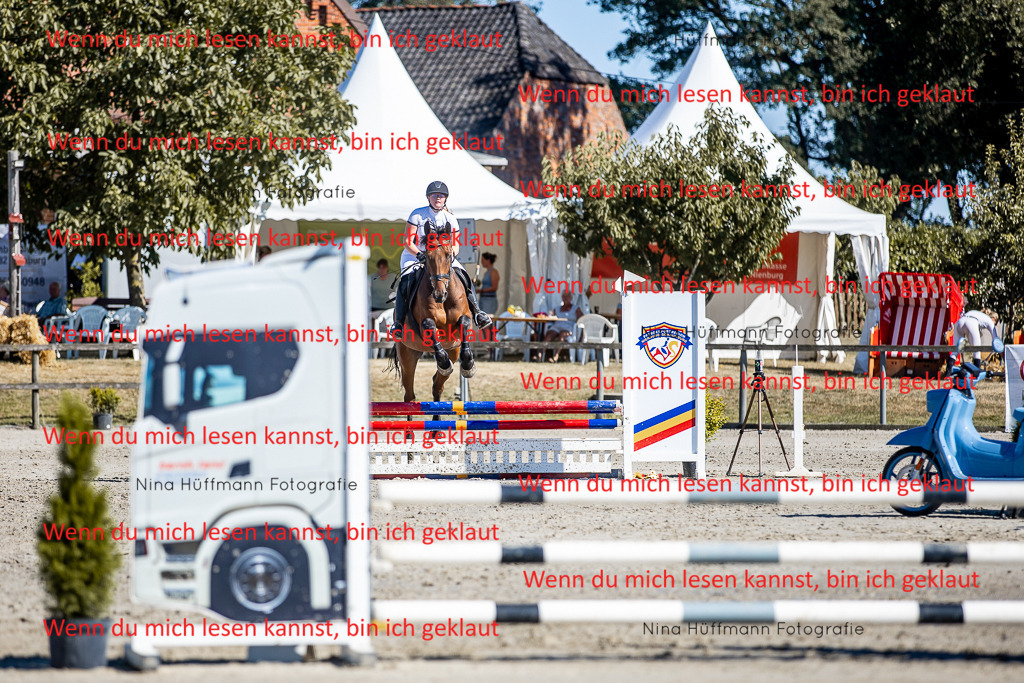 BK1A7910 | Turnierbilder Turnierfotos Nina Hüffmann Turnierfotografie Pferdefotografie Tierzeichnung Haustierzeichnung Pferdezeichnung Hundezeichnung Videograf  - Realisiert mit Pictrs.com