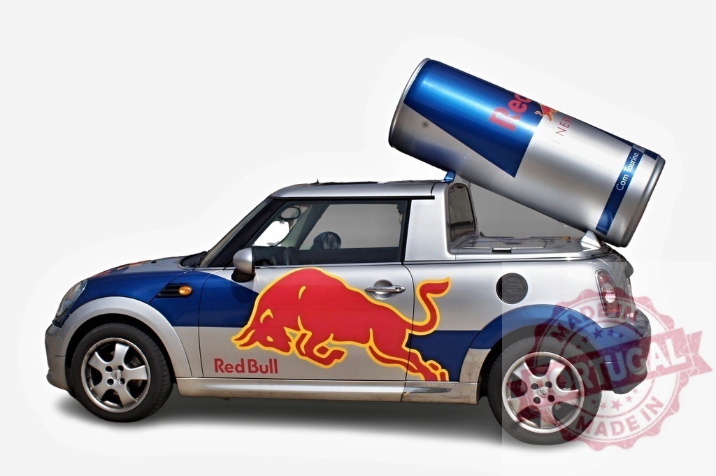 Red Bull Mini Cooper promoting energy drink with giant can | Mini Cooper with Red Bull livery carrying a giant Red Bull can promoting the energy drink - Realisiert mit Pictrs.com