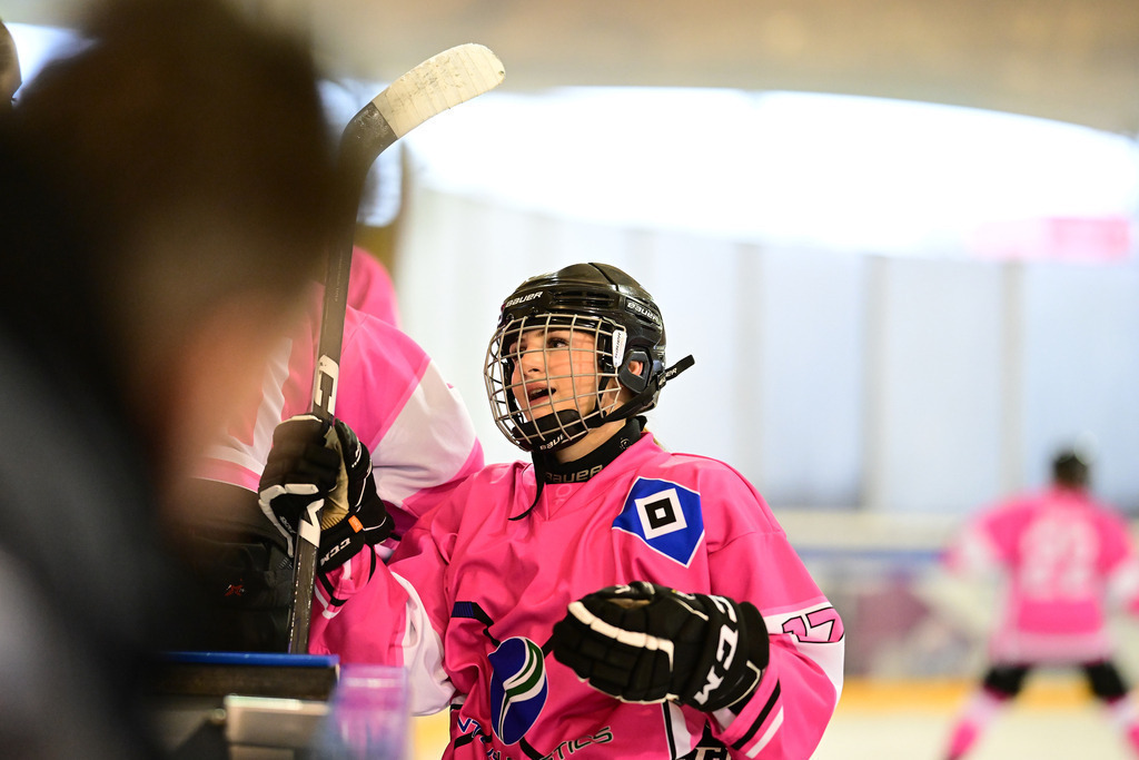Eishockey I Frauen I Saison 2023-2024 I 1. Frauenliga Nordost I Hamburger SV - REV Bremerhaven | Der Sportfotograf. - Realisiert mit Pictrs.com