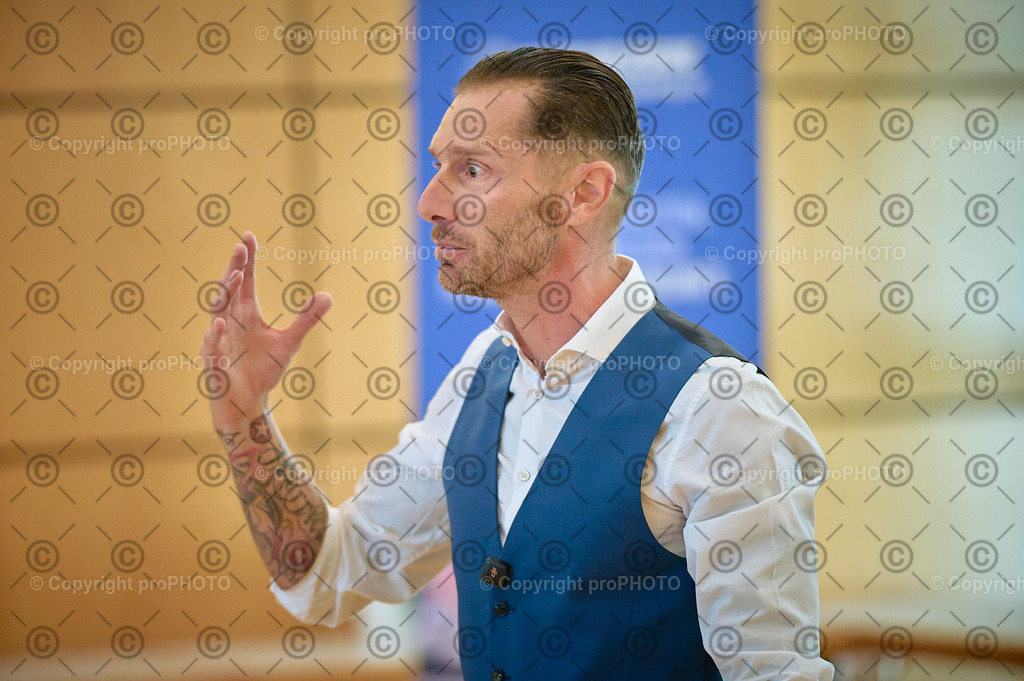 057_202509_EmployerBranding_NZ6_9801 | proPHOTO - Realisiert mit Pictrs.com