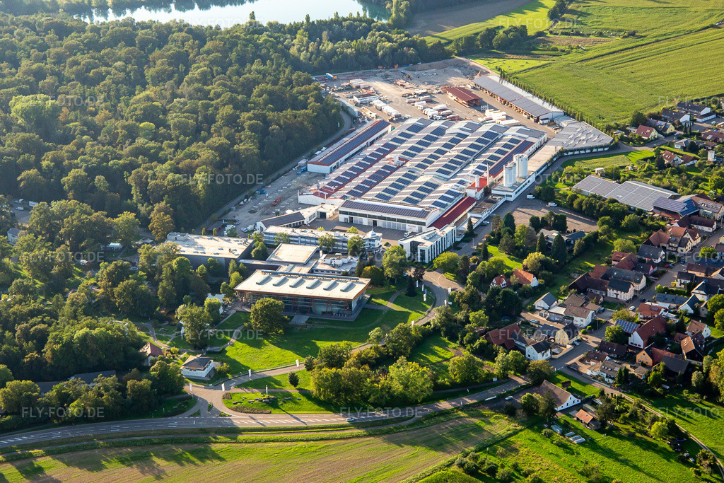 Luftbild: World of Living und WeberHaus GmbH & Co. KG Bauforum Rheinau-Linx im Ortsteil Linx in Rheinau im Bundesland Baden-Württemberg in Deutschland. Foto: IMG_137799.jpg vom 18.08.2023 durch Werner Riehm/FLY-FOTO.deWeberHaus Fertighäuser: Individuell, nachhaltig & schlüsselfertig