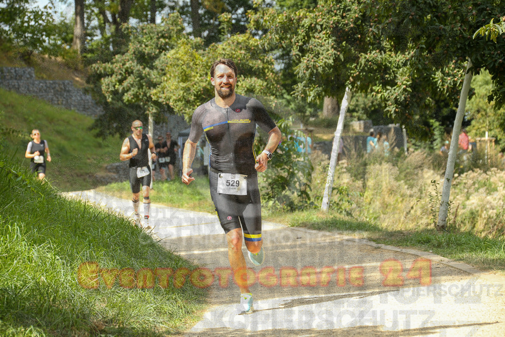 250824_1411_EX1_5278 | Sportfotografie im Rhein-Sieg Kreis, Köln, Bonn, NRW, Rheinland Pfalz, Hessen, etc. Unser Tätigkeitsfeld umfasst den Laufsport vom Volkslauf über den Marathon, Duathlon, Triathon bis zum Ultralauf wie Kölnpfad Ultra oder Schindertrail.