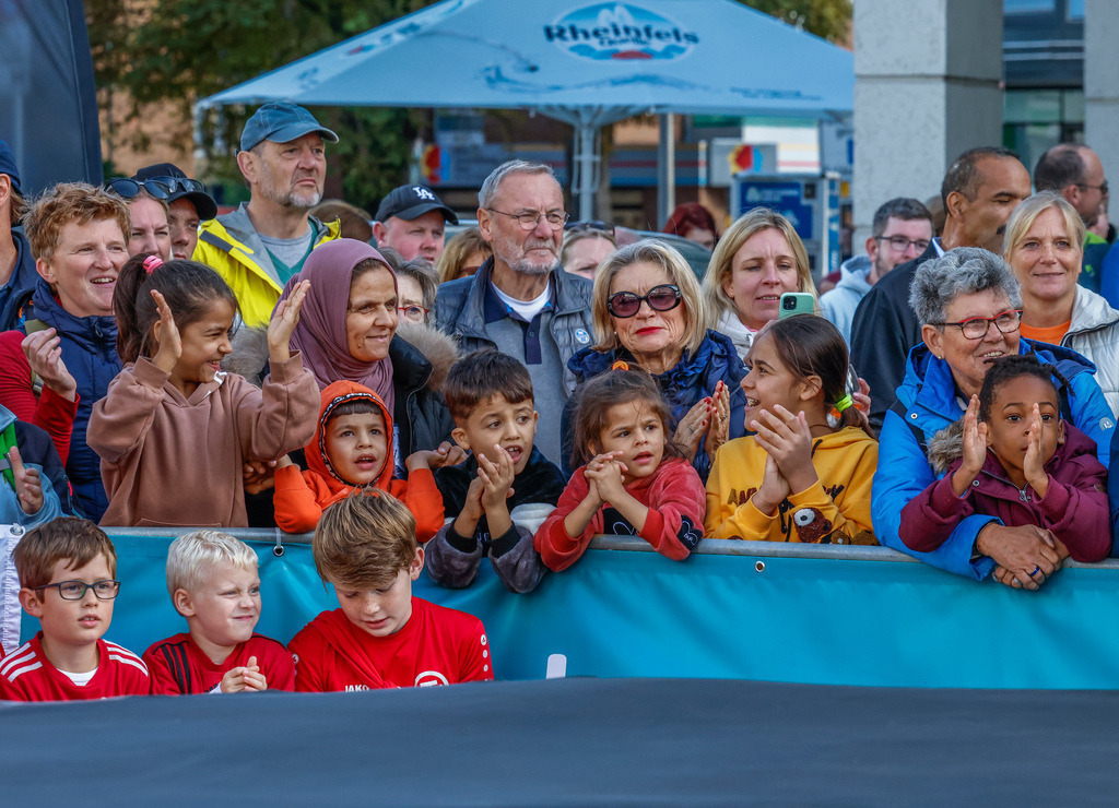 top-top.de 240913-106 | Foto, Video, Fotografie, Videografie, Fotobox, DJ, Discjockey, Musik, Musikbox, Veranstaltung, Photobooth, Amazon, Ebay, Buchtipp, Bestseller, Autor, Verlag, Buch, Wesel, Hamminkeln, NRW, Dinslaken, Rees, Drohne, Hochzeit, Party, Fotobox, Wesel, Fotograf