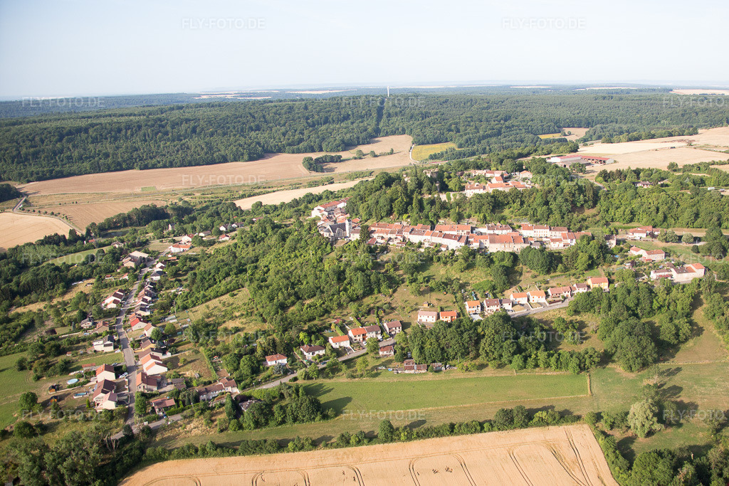 Luftbild: Ortsansicht in Prény im Bundesland Meurthe-et-Moselle in Frankreich. Foto: IMG_083256.jpg vom 12.07.2015 durch Werner Riehm/FLY-FOTO.de
