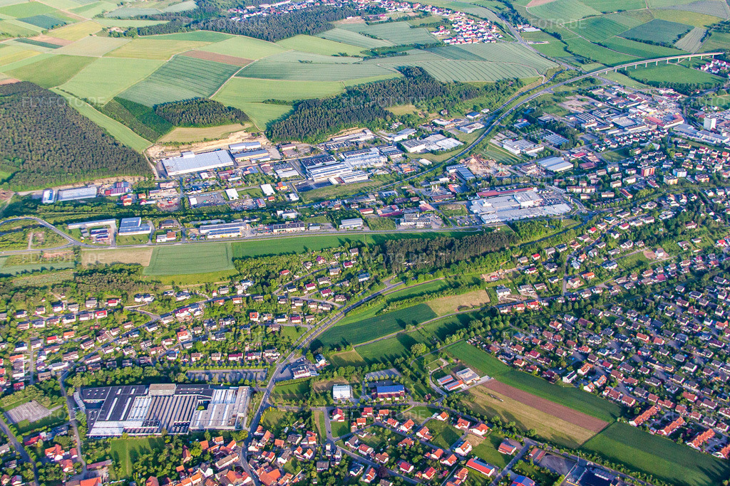 Luftbild: Industriegebiet an der B27 im Ortsteil Hainstadt in Buchen im Bundesland Baden-Württemberg in Deutschland. Foto: IMG_66301.jpg vom 30.05.2014 durch Werner Riehm/FLY-FOTO.de