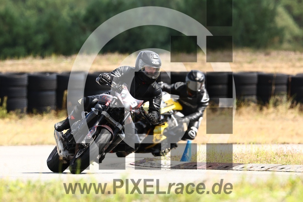 0019-20240806_04659 | Schöne Erinnerungen an spannende Momente - das festzuhalten ist unser Job. PIXELrace.de ist seit 2003 auf den Rennstrecken Europas unterwegs um die Action draußen beim Fahren und die wunderbare Stimmung imm Fahrerlager für euch einzufangen.