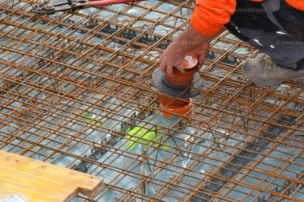 bib-lg04-betonarbeiten-0562 | Nach LV-Leistungsgruppen sortierte Detailfotos über den Bau eines Hauses. Alle Hausbau-Bilder direkt vom Urheber und Autor der Website Haus-Selber-Bauen.com