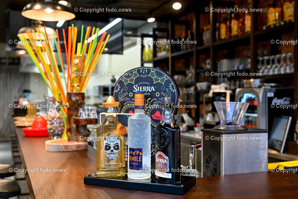 Plus City_ La Teqilla_ 13.12.2023-1 | 13.12.2023, Pasching, AUT, Plus City, im Bild La Teqilla, Mexikanisches Restaurant, Barbereich, Getraenke