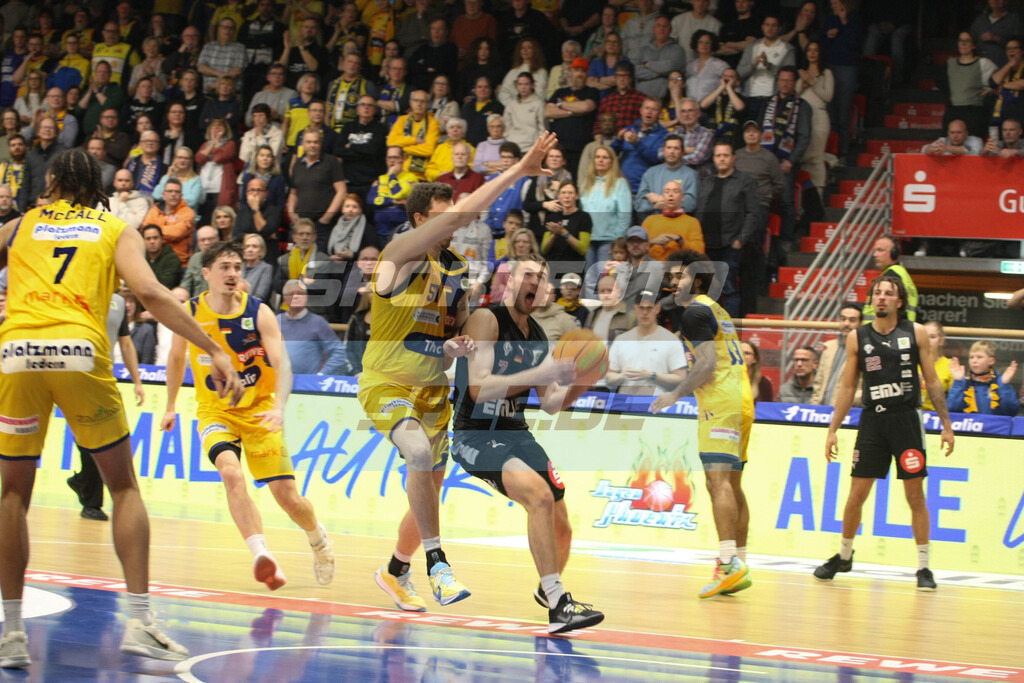 Phoenix Hagen - Nürnberg Falcobns | Nürnbergs Christian Feneberg am Ball - © Sportfoto-Sale (MK) - Realisiert mit Pictrs.com