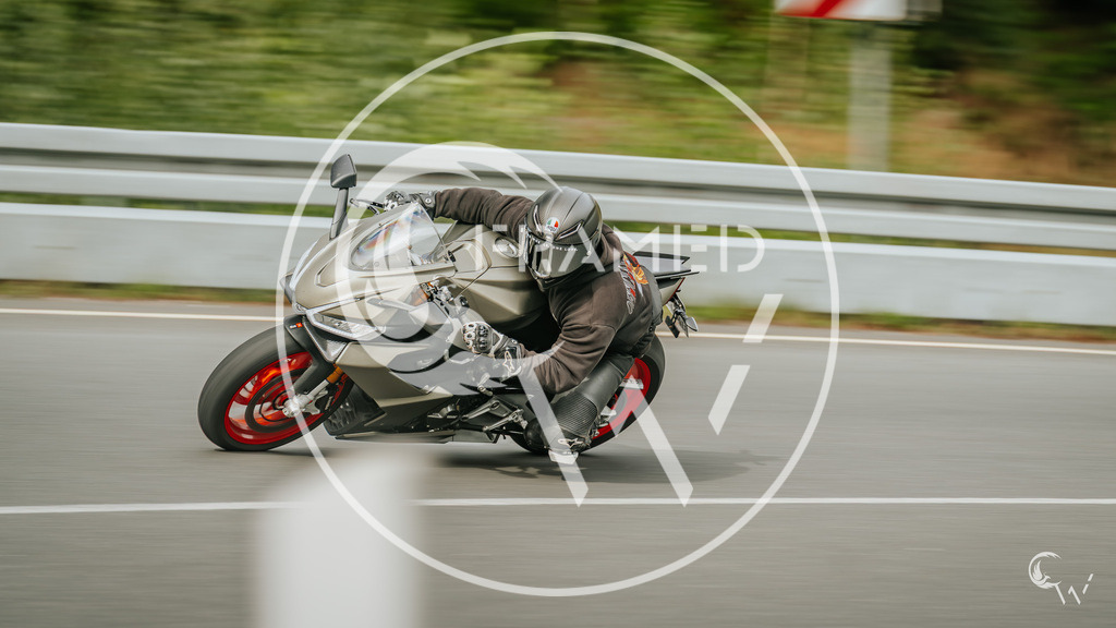 Aprilia grau-2 | cw-framed
