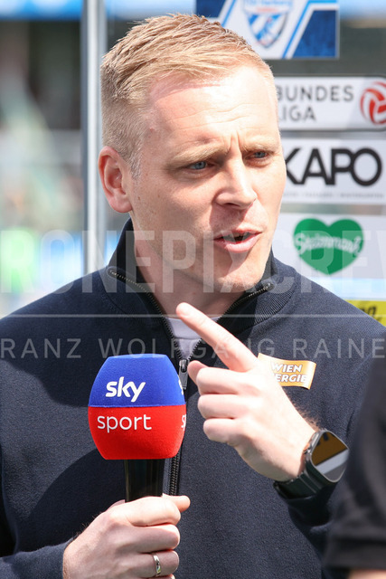 TSV Egger Glas Hartberg vs SK Rapid Wien – Championship Group    | Hartberg, Austria, 19.Apr.26 - SOCCER - ADMIRAL Bundesliga, TSV Egger Glas Hartberg vs SK Rapid Wien. The image shows head coach Johannes Hoffthorup (Rapid Wien). 