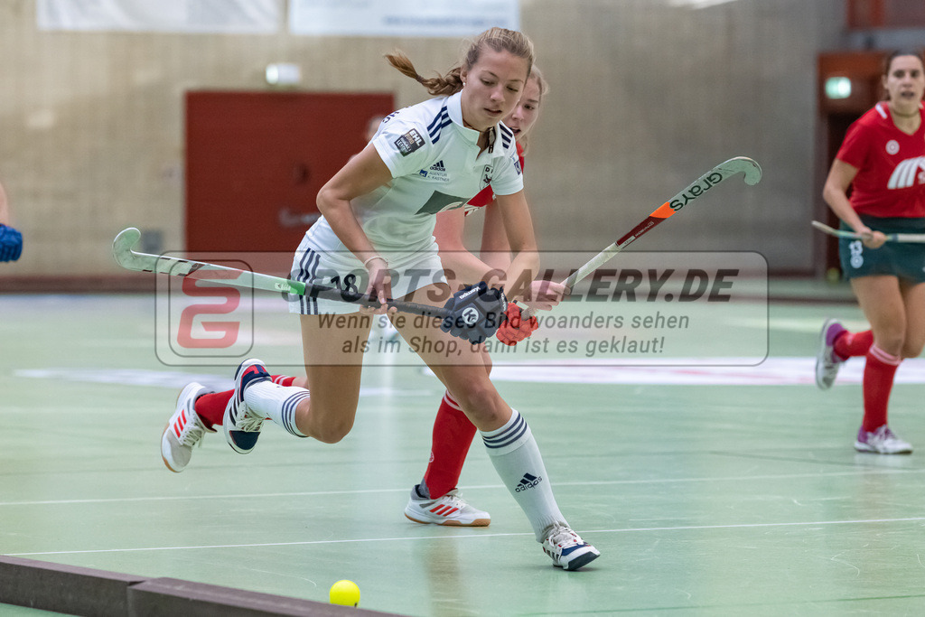 HK_20221126_101745 | 1. Bundesliga ( Halle ) Damen Crefelder HTC - Düsseldorfer HC am 27.11.2022 Crefelder HTC, Krefeld , Sophia Schwabe ( Düsseldorfer HC #18 )