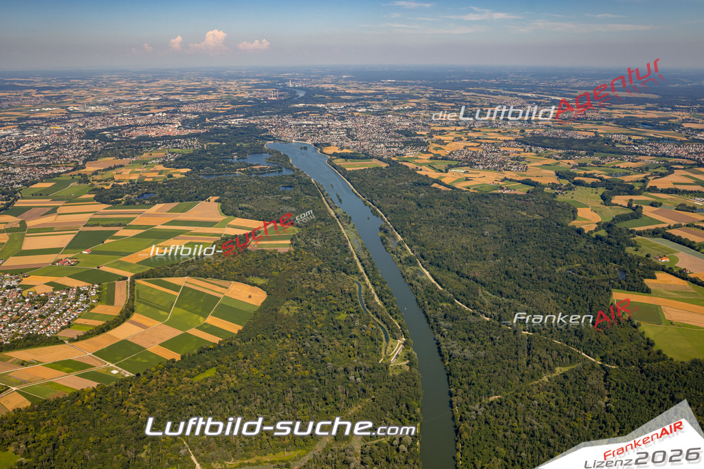 Das Luftbild zeigt : Donau Ingolstadt - Die Luftaufnahme wurde 2024 vom UL-Flugzeug aus erstellt ( keine Drohne ) - Hochauflösende Luftaufnahme - Für grossformatige Ausdrucke geeignet. Die Geschenkidee !Mit Lizenz und Bildrechte bestellbar