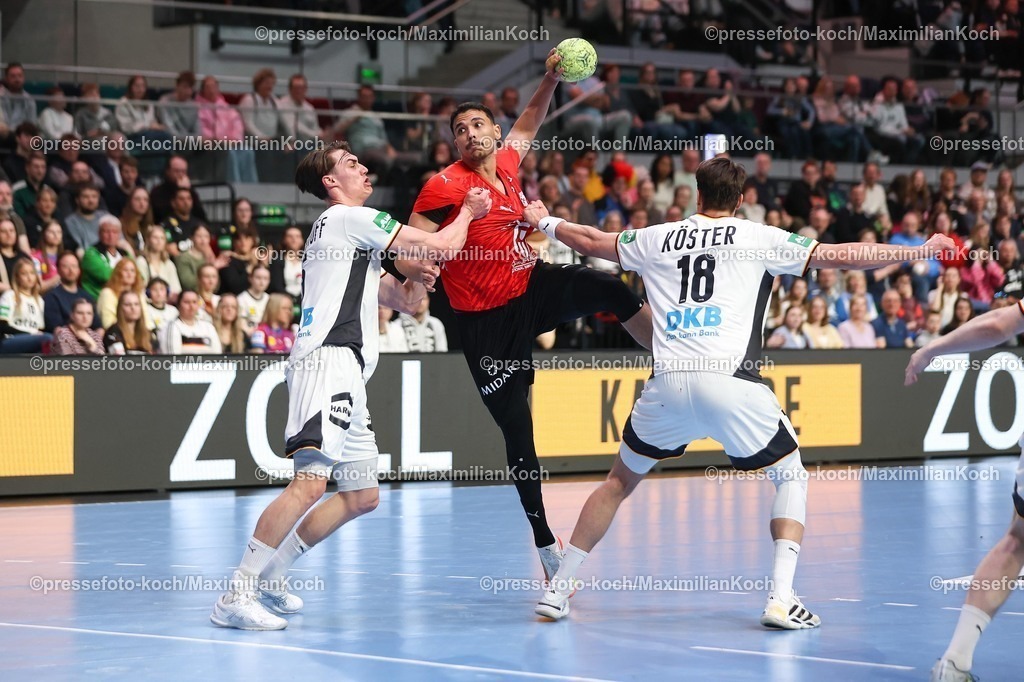 xKWIx22032601037 | 22.03.2026, Handball, Länderspiel Herren, Deutschland - Ägypten, ÖVB-Arena Bremen: Mohab Saied (Egypt #48) im Zweikampf mit  Julian Köster (Germany #18) xKamilxWilkowskixPressefotoKochx