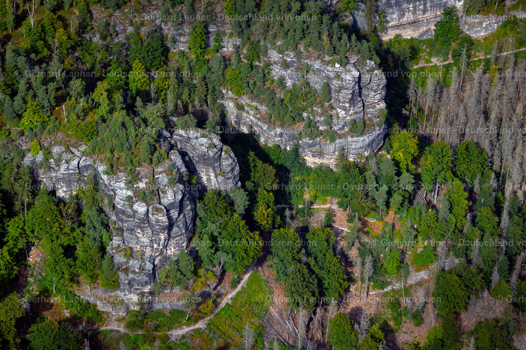 4060666 | HRENSKO 07.09.2021 Sandsteinfelsen " Prebischtor " in Hrensko in Ustecky kraj - Aussiger Region, Tschechien. // Rock massif and rock formation " Prebischtor " (Pravcicka brana) in Hrensko in Ustecky kraj - Aussiger Region, Czech Republic. Foto: Gerhard Launer