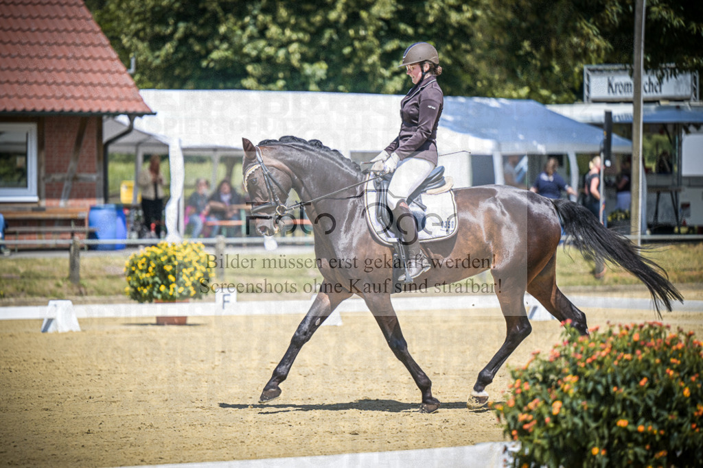 DOS_4176 | Entdecke hochwertige Reitturnierfotos von Foto Oger. Professionell, emotional und authentisch – jetzt Lieblingsmomente im Shop bestellen.Deutschlandweite Turnierfotografie. - Realisiert mit Pictrs.com