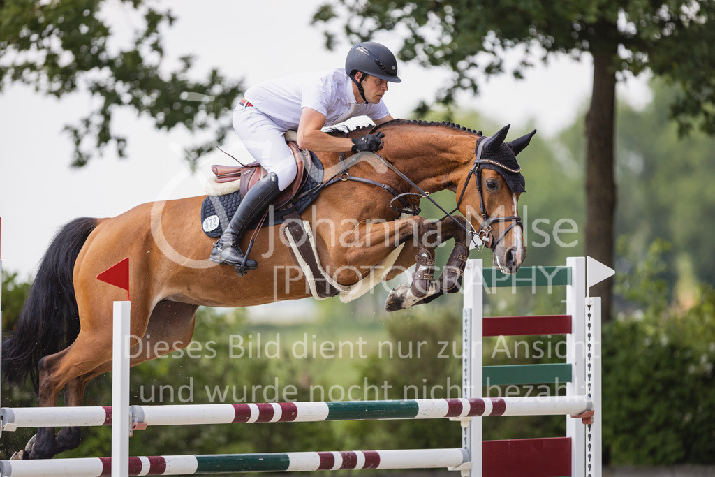 230616_Lemwerder_Springpf-L2-618 | Deine schönsten Turniermomente als professionelle Fotos! Entdecke hochwertige Pferdesport-Fotografie im Online-Shop. Jetzt Fotos finden & bestellen!