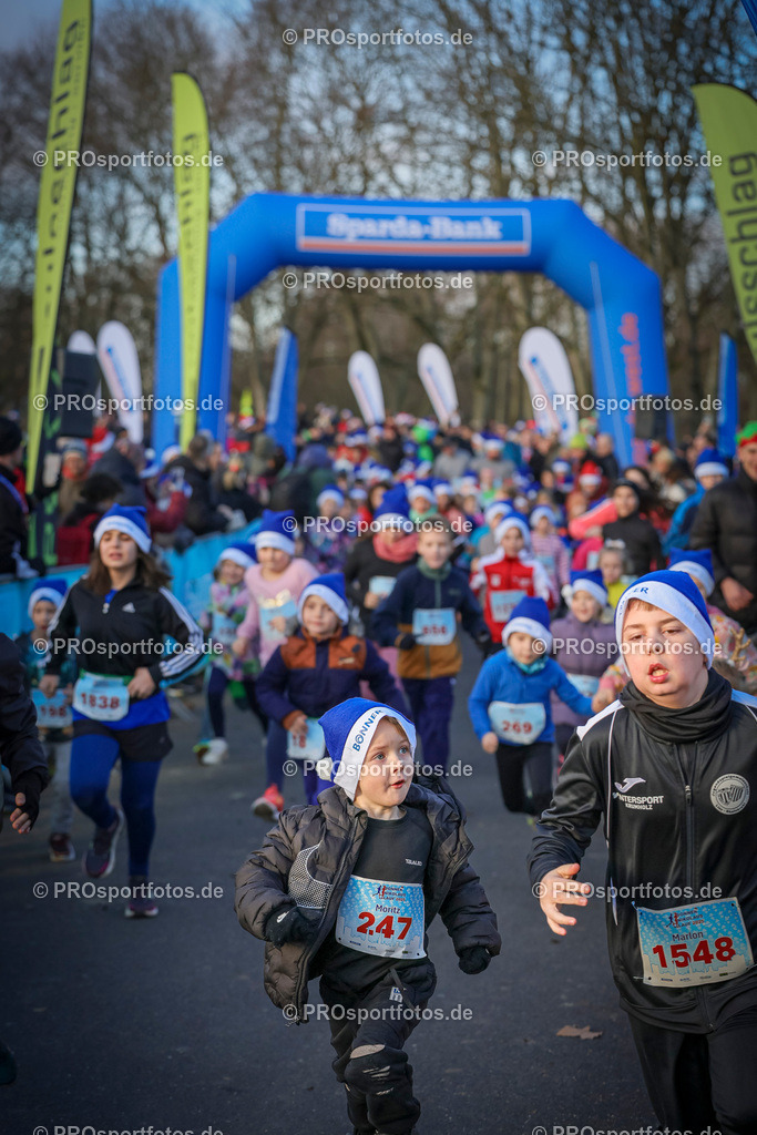 6. Bonner Nikolauslauf; Bonn, 14.12.2025 | Impressionen vom 6. Bonner Nikolauslauf am 14.12.2025 in Bonn (Nordrhein-Westfalen). 