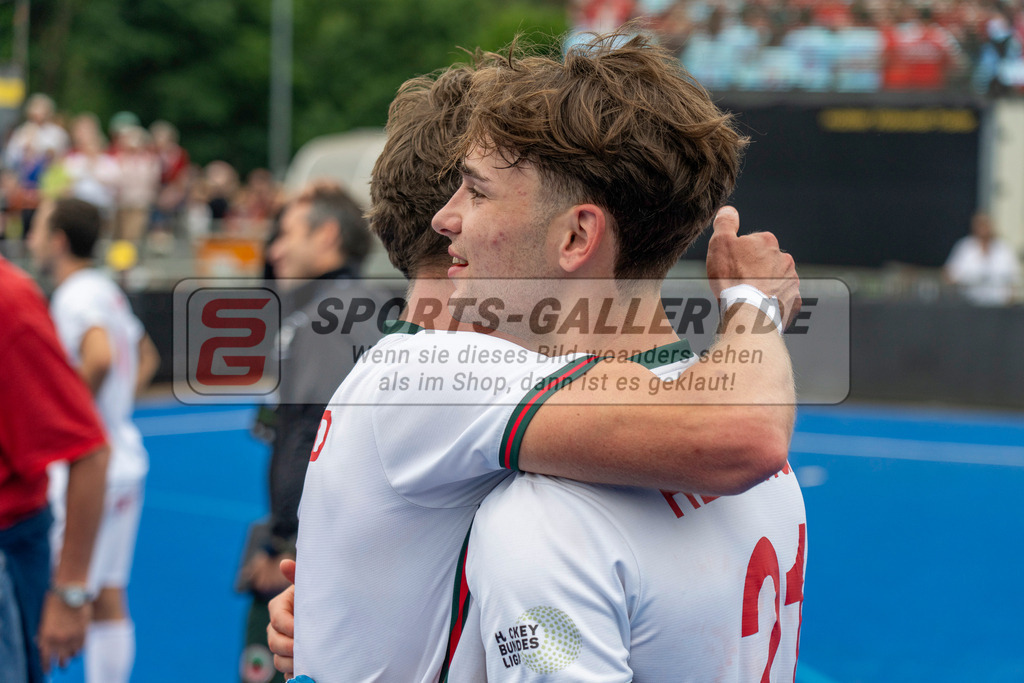 Final4_20250601-1516-HK108732 | Krefeld, Deutschland, 01.06.2025:  Feldhockey Final4 2025 – „Deutsche Feldhockey-Meisterschaften 2025“ Crefelder HTC - Rot-Weiss Köln (Finale Herren) im Gerd-Wellen-Hockeyanlage am 01.06.2025 in Krefeld, Deutschland. (Foto von Kramhöller/Fehrmann/Kaste)Krefeld, Germany, 01.06.2025: Feldhockey Final4 2025 – „Deutsche Feldhockey-Meisterschaften 2025“ Harvestehuder HTC - Düsseldorfer HC (Finale Damen) in Gerd-Wellen-Hockeyanlage at 01.06.2025 in Krefeld, Deutschland. (Foto from Kramhöller/Fehrmann/Kaste)