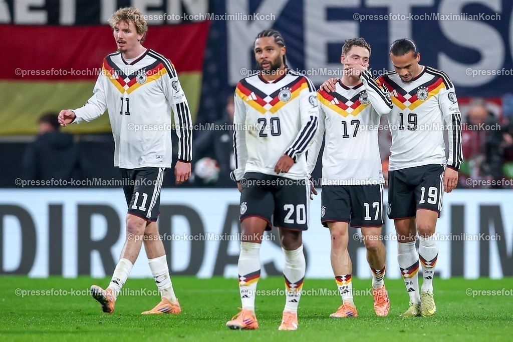 DFB17112501103 | 17.11.2025, Fußball, Länderspiel, WM-Qualifikation Europa, Deutschland - Slowakei, Red Bull Arena (Leipzig), 10. Spieltag, Saison 2025 2026: Torjubel nach dem Tor zum 3:0 durch Torschütze Leroy Sane (GER #19)  zusammen mit   Florian Wirtz (GER #17) neben Nick Woltemade (GER #11) und Serge Gnabry (GER #20) Regulations prohibit any use of photographs as image sequences and or quasi-video.