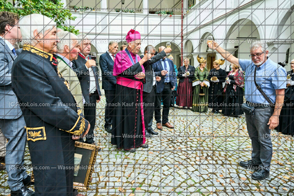 ALP3528_Jeanne de Ferrette_Empfang im Schloss Scheibbs | (C)FotoLois.com, Alois Spandl, 700stes Hochzeitsjubiläum - Albrecht II. mit Johanna von Pfirt in Thann (FR) im März 2024. Empfang des Organistionskommitees aus der Region Ferrette (Pfirt)/Thann aus dem Elsass mit Empfang durch die Stadtgemeinde und Bezirkshauptmannschaft Scheibbs im Schloss Scheibbs und anschließender Kranzniederlegung in der Kartausenkirche über der Krypta des Gründerehepaares durch Mitglieder des Templer Ordens im Beisein von Mitgliedern der Goldhaubengruppen, Fr 22. September 2023.