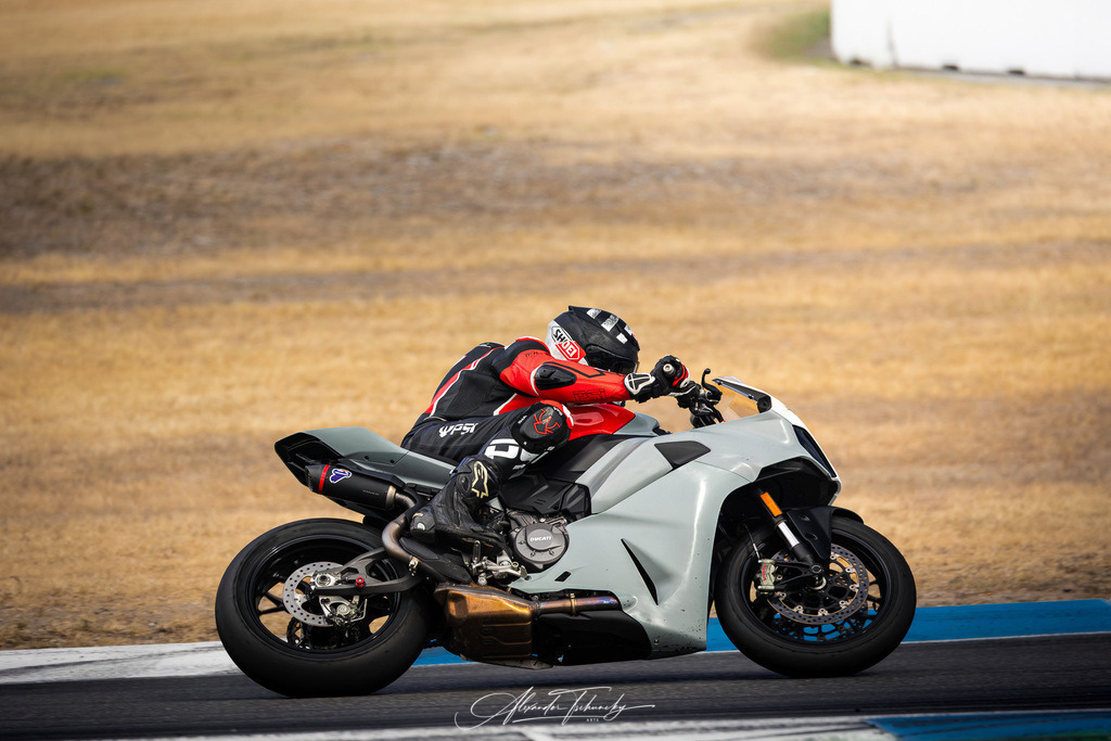 Ducati Trackday Hockenheimring 2026 | Entdecken Sie die faszinierende Welt von Alexander Tschuncky Arts: Kreative Fotografie, atemberaubende Automobilkunst und hochwertiger Bilderdruck. Lassen Sie sich inspirieren! - Realisiert mit Pictrs.com