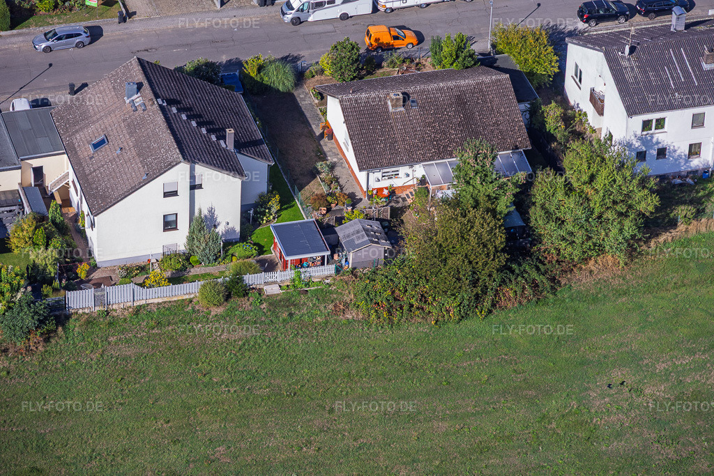 Luftbild: Landrat-Pfeifer-Straße im Ortsteil Sickenhofen in Babenhausen im Bundesland Hessen in Deutschland. – Foto: IMG_159419.jpg vom 22.09.2026 durch Werner Riehm/FLY-FOTO.de – Auflösung des Originals: 6000 x 4000 px