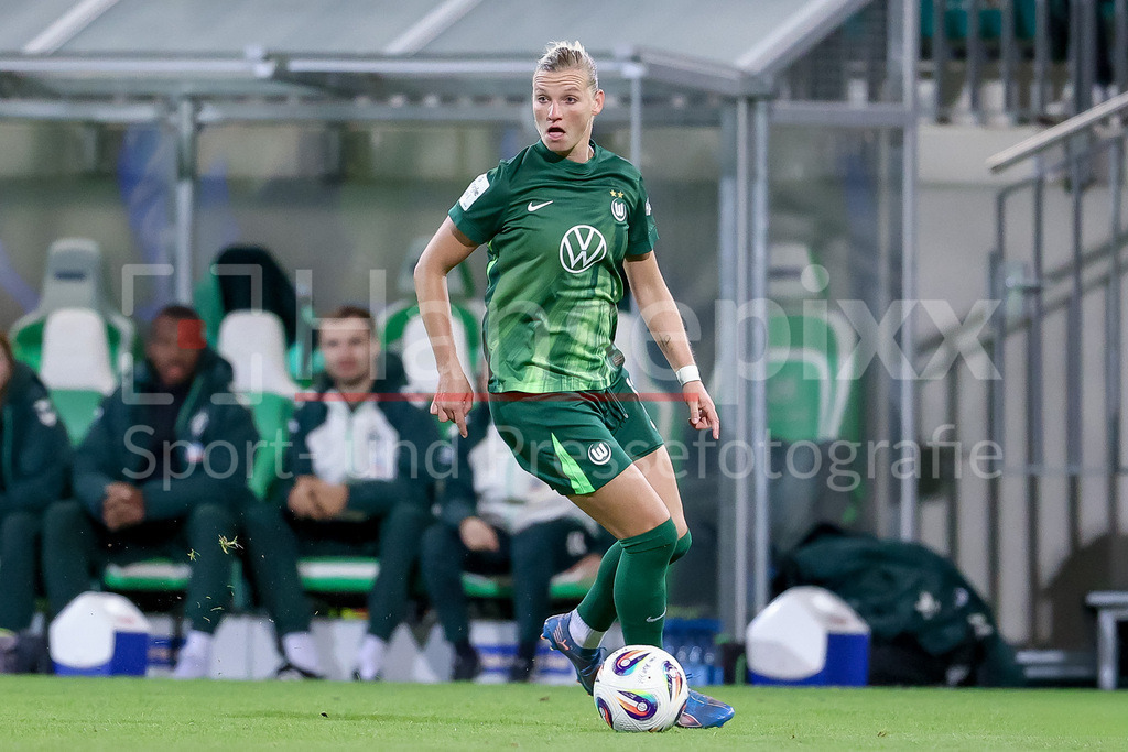 Fussball, Google Pixel Frauen-Bundesliga, VfL Wolfsburg - SV Werder Bremen | Alexandra Popp (VfL Wolfsburg, 11) am Ball, Freisteller, Einzelbild, Ganzkörper, Aktion, Action, Spielszene, DIE DFB-RICHTLINIEN UNTERSAGEN JEGLICHE NUTZUNG VON FOTOS ALS SEQUENZBILDER UND/ODER VIDEOÄHNLICHE FOTOSTRECKEN. DFB REGULATIONS PROHIBIT ANY USE OF PHOTOGRAPHS AS IMAGE SEQUENCES AND/OR QUASI-VIDEO.