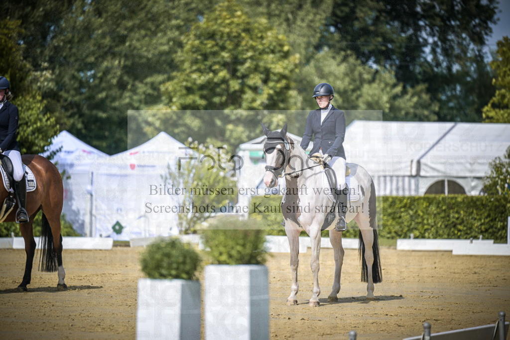DOS_4915 | Entdecke hochwertige Reitturnierfotos von Foto Oger. Professionell, emotional und authentisch – jetzt Lieblingsmomente im Shop bestellen.Deutschlandweite Turnierfotografie. - Realisiert mit Pictrs.com