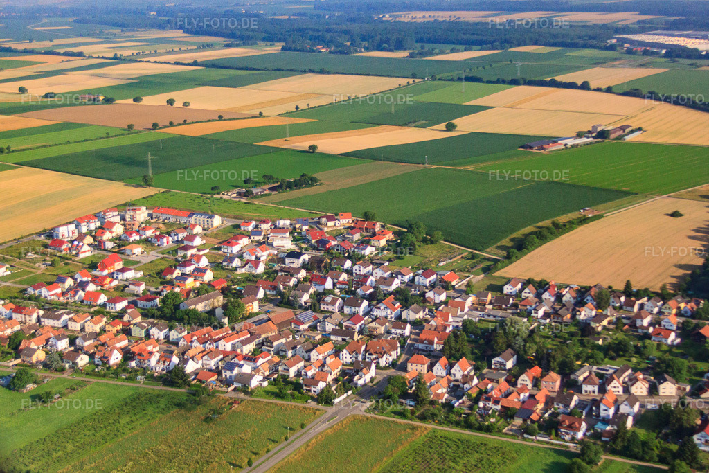 Luftbild: Saastraße von Süden in Kandel im Bundesland Rheinland-Pfalz in Deutschland. Foto: IMG_50810.jpg vom 04.07.2012 durch Werner Riehm/FLY-FOTO.de
