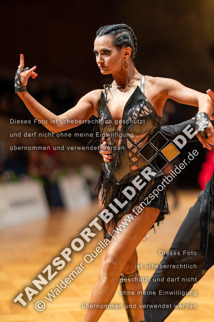 20230812-11281 | Hier finden Sie Tanz Bilder vom Latein und Standard Formationen tanzen. Sportbilder vom Tanzsport. Schöne Fotos und von Weltmeisterschaft, Europameisterschaft, Bundesliga, Regionalliga, Oberliga und Landesliga sowie von GOC Stuttgart, DanceComp, WM Bremen
