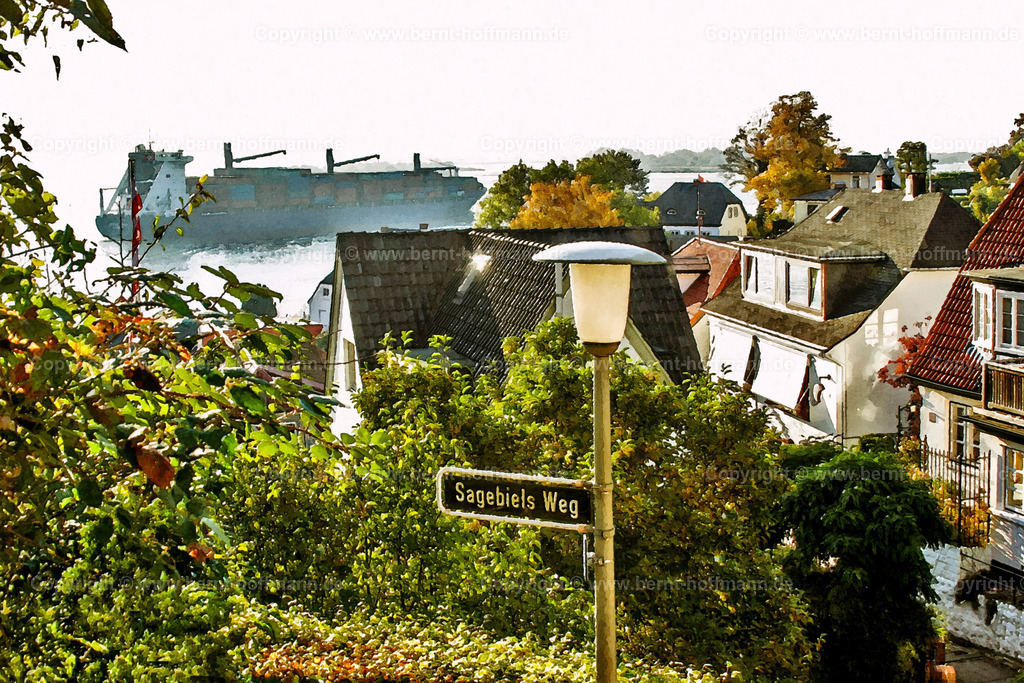 PDM2_3478_Blankenese-TreppenViertel_150x100 | DIGITALKUNST. Hamburg - Blankenese - Treppenviertel. __ Ausblick vom Sagebiels Weg in Blankenese auf die Elbe und auf ein Containerschiff. Gegenlicht -Stimmung im Herbst. __ Seitenverhältnis = 3 zu 2 - Realisiert mit Pictrs.com