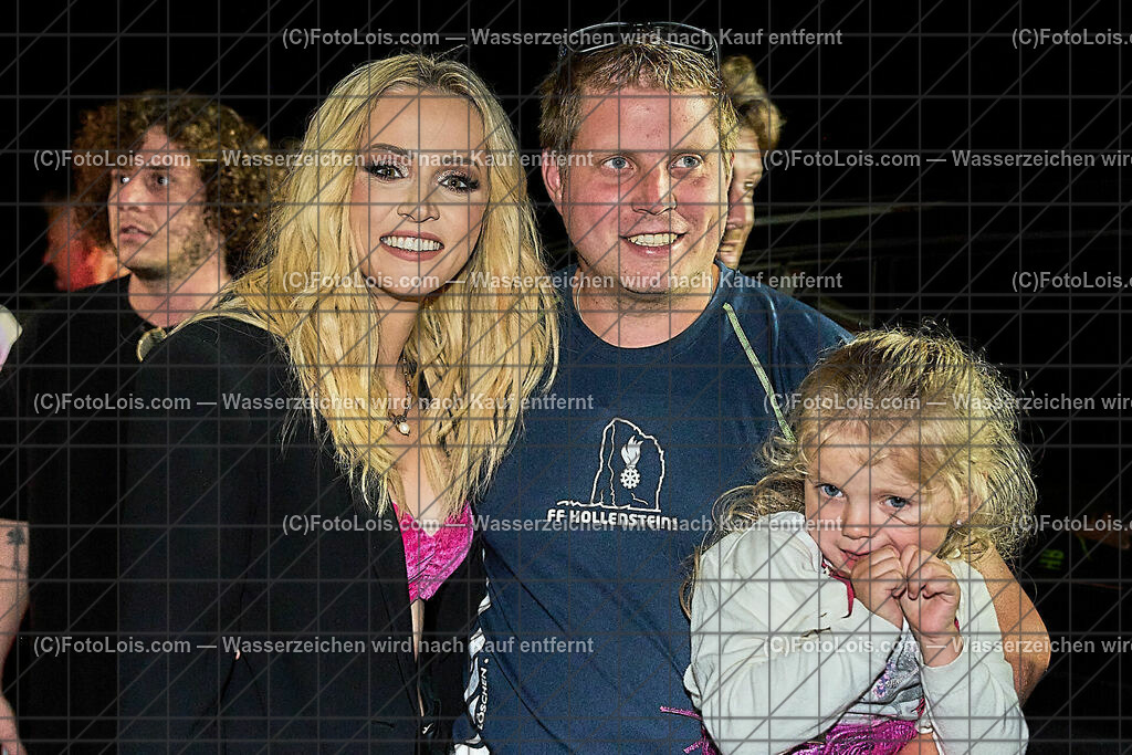 ALP8340_NASCHENWENG_Hollenstein_Filsmeier Emma | (C)FotoLois.com, Alois Spandl, Ankunft der Künstlerin, Backstage, Melissa NASCHENWENG auf BERGBAUERNTOUR beim KÖNIGSBERG OPEN AIR in Hollenstein, Sa 2. September 2023.