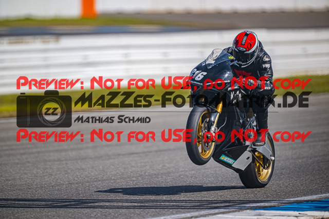 MaZZes_FotoMatrix_230410_8971 | WEISS