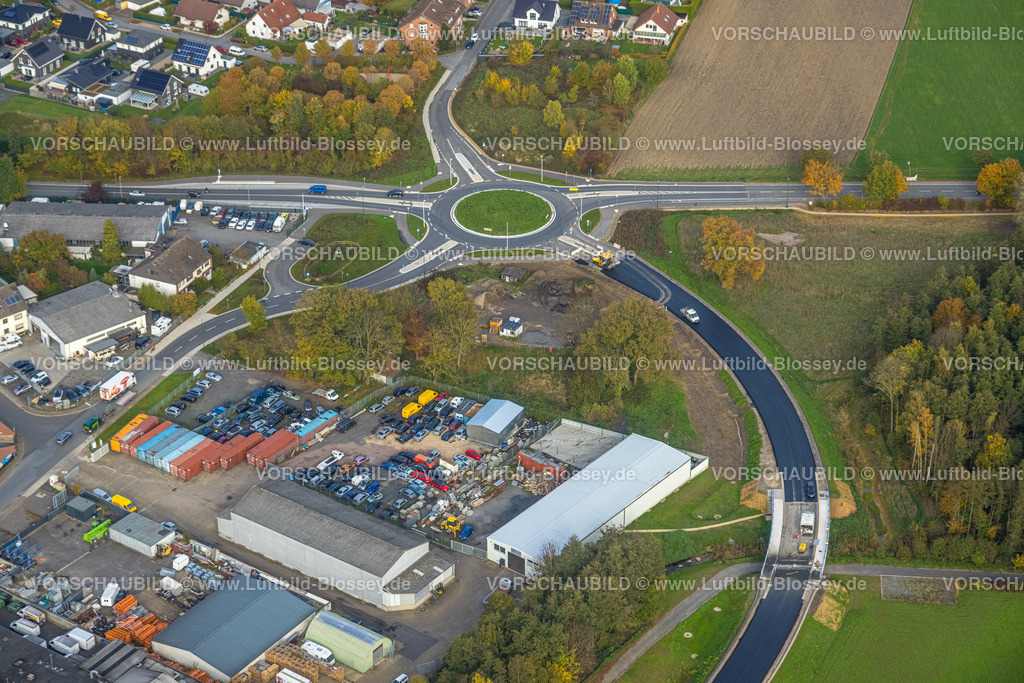 Bergkamen221012914 | Luftbild, Neue Trasse für die L821n Ortsumgehung zwischen Erich-Ollenhauer-Straße und Lünener Straße am Gewerbegebiet In der Schlenke, Neuer Kreisverkehr, Oberaden, Bergkamen, Ruhrgebiet, Nordrhein-Westfalen, Deutschland